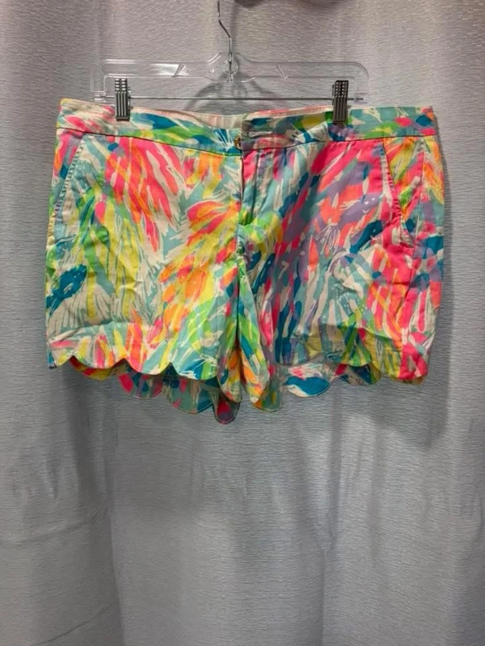 Women’s Multicolor Scallop Hem Printed Shorts